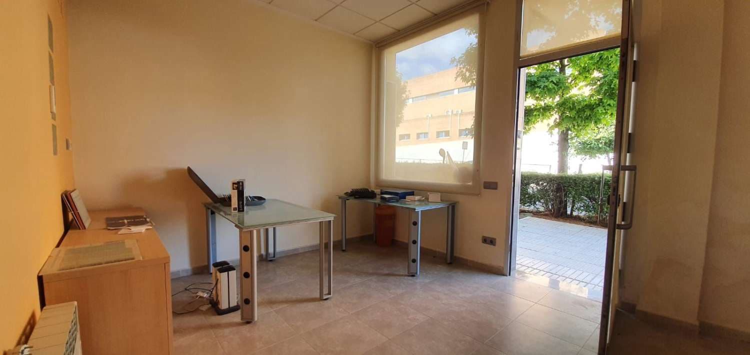 Commerciale in vendita in Villalonga con garage - 74.995 € (Rif: 7921162)