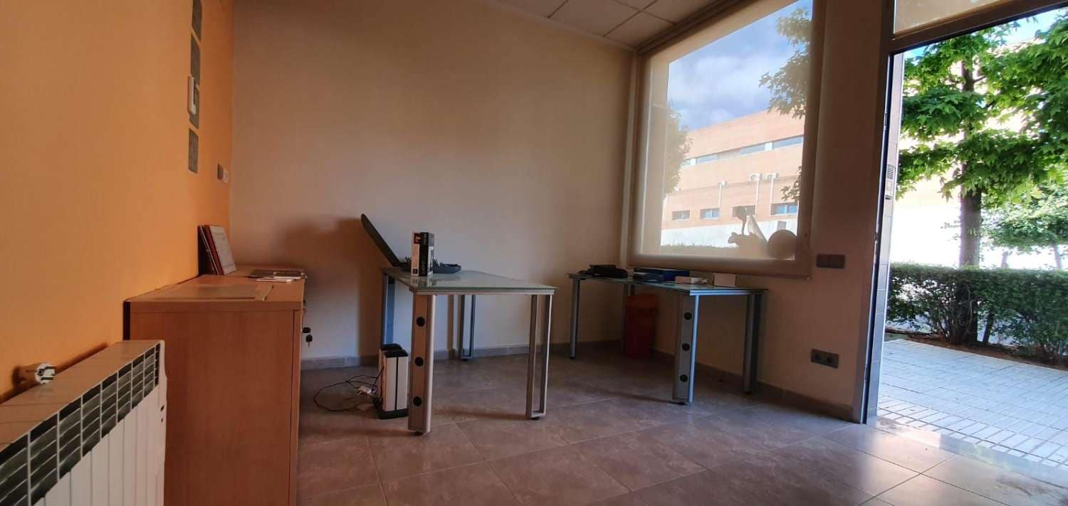 Commerciale in vendita in Villalonga con garage - 74.995 € (Rif: 7921162)