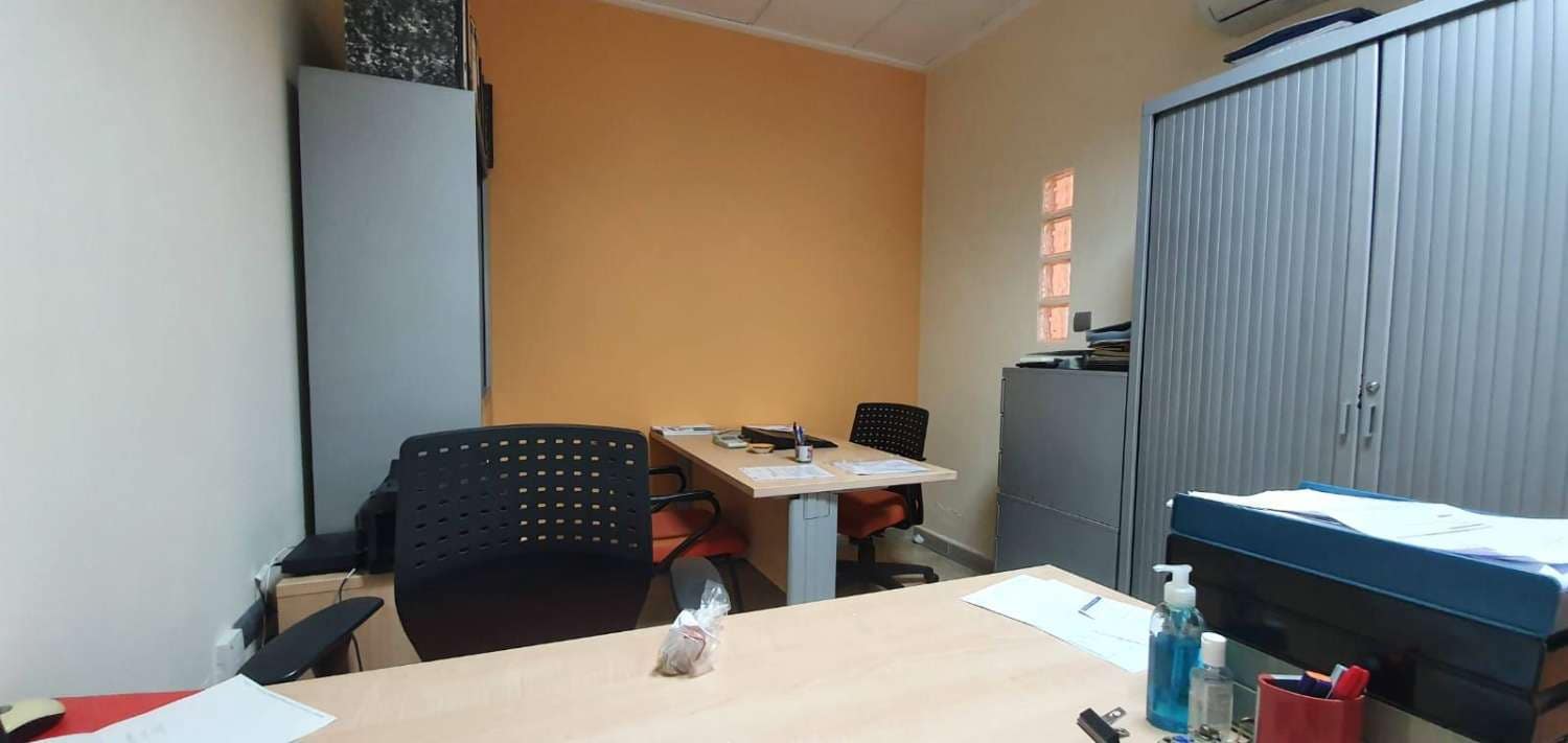 Commerciale in vendita in Villalonga con garage - 74.995 € (Rif: 7921162)