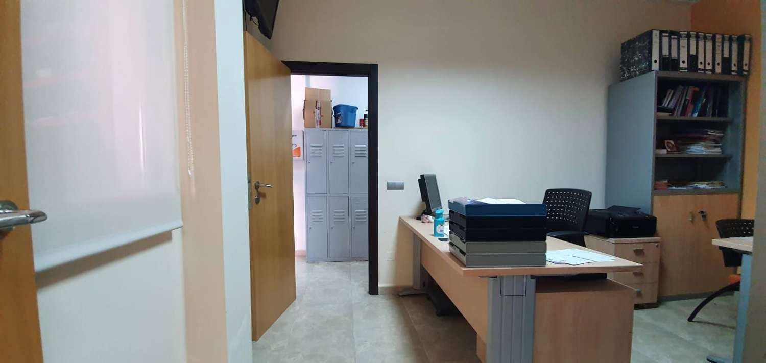 Commerciale in vendita in Villalonga con garage - 74.995 € (Rif: 7921162)