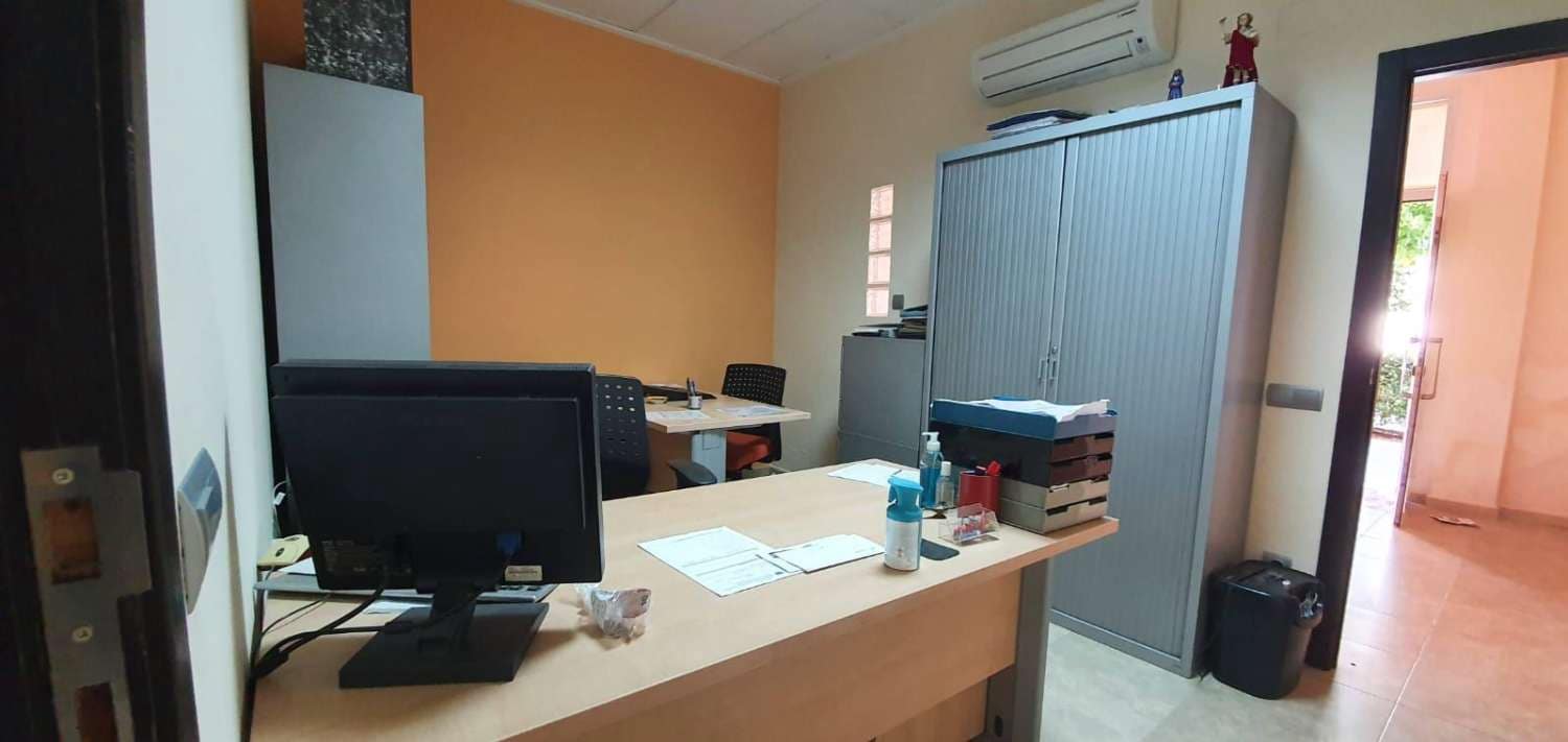 Commerciale in vendita in Villalonga con garage - 74.995 € (Rif: 7921162)