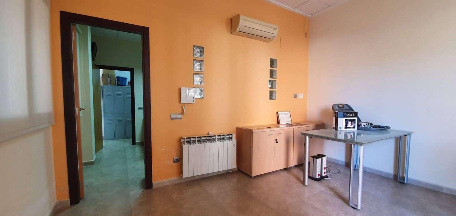 Commerciale in vendita in Villalonga con garage - 74.995 € (Rif: 7921162)