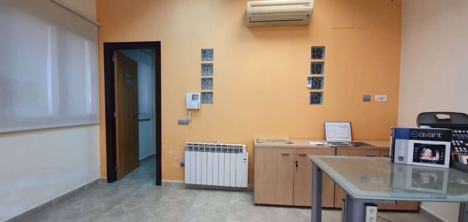 Commerciale in vendita in Villalonga con garage - 74.995 € (Rif: 7921162)