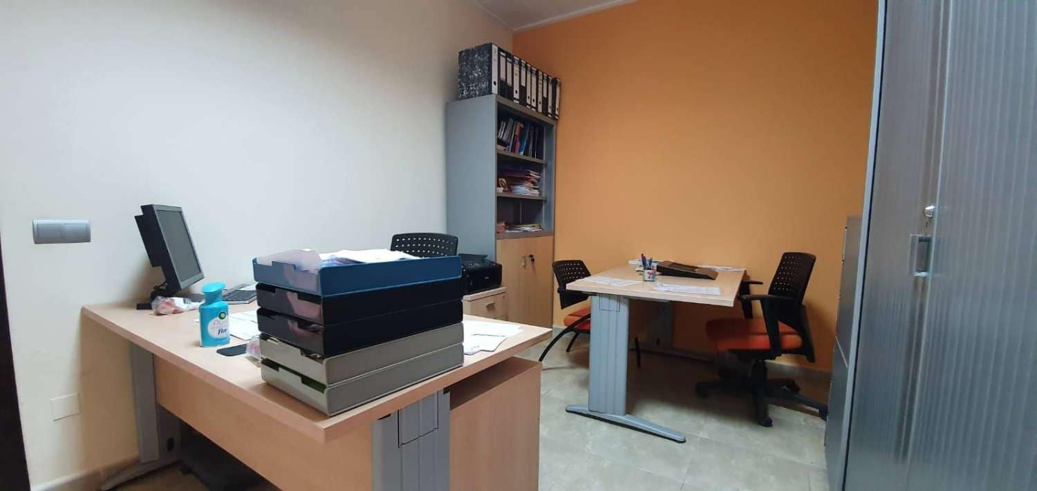 Commerciale in vendita in Villalonga con garage - 74.995 € (Rif: 7921162)