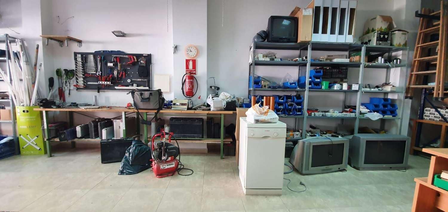 Commerciale in vendita in Villalonga con garage - 74.995 € (Rif: 7921162)