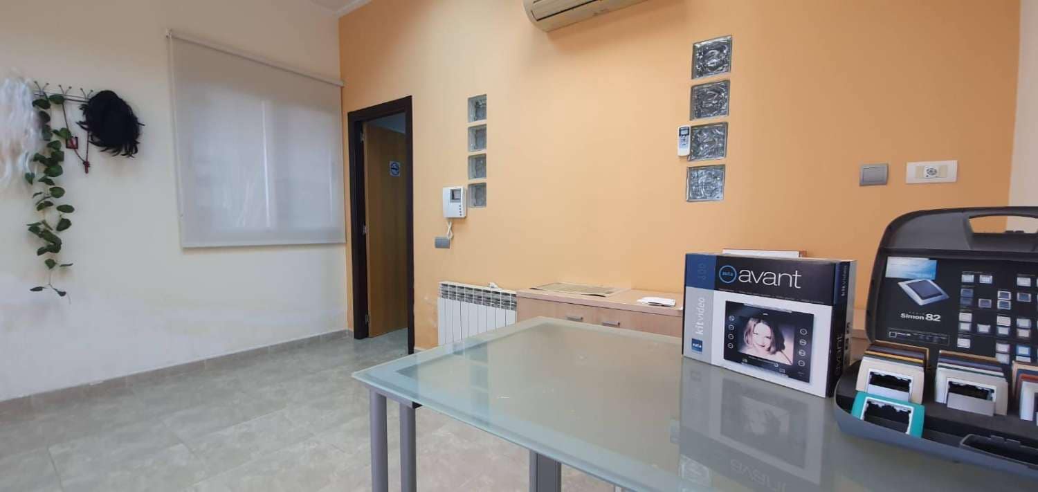 Commerciale in vendita in Villalonga con garage - 74.995 € (Rif: 7921162)