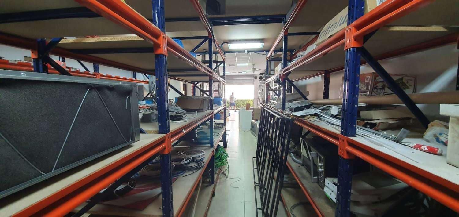 Commerciale in vendita in Villalonga con garage - 74.995 € (Rif: 7921162)