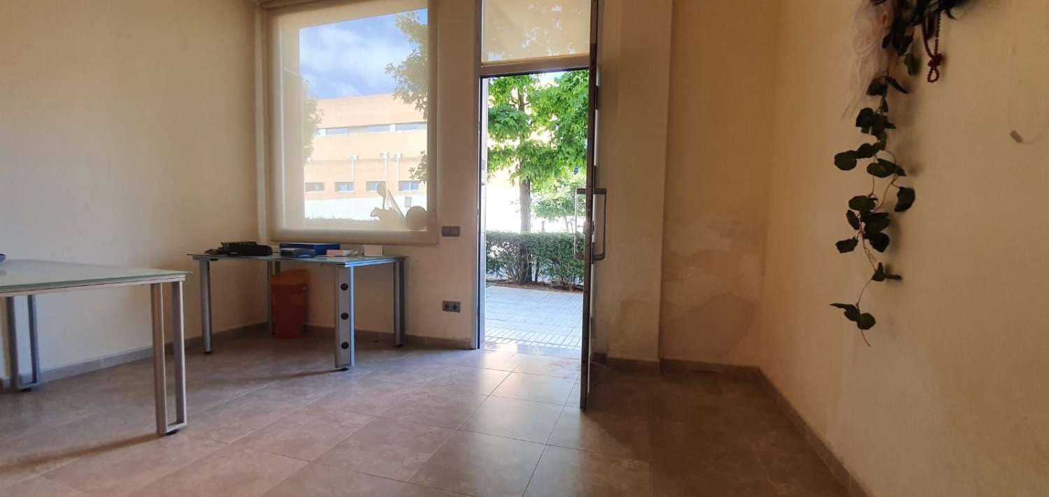 Commerciale in vendita in Villalonga con garage - 74.995 € (Rif: 7921162)