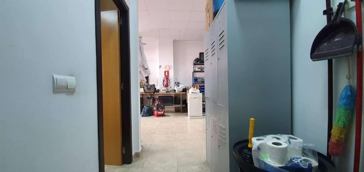 Commerciale in vendita in Villalonga con garage - 74.995 € (Rif: 7921162)