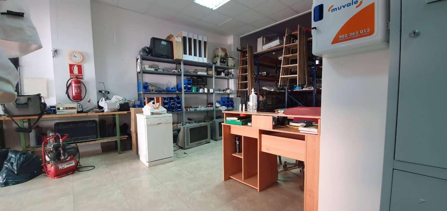 Commerciale in vendita in Villalonga con garage - 74.995 € (Rif: 7921162)