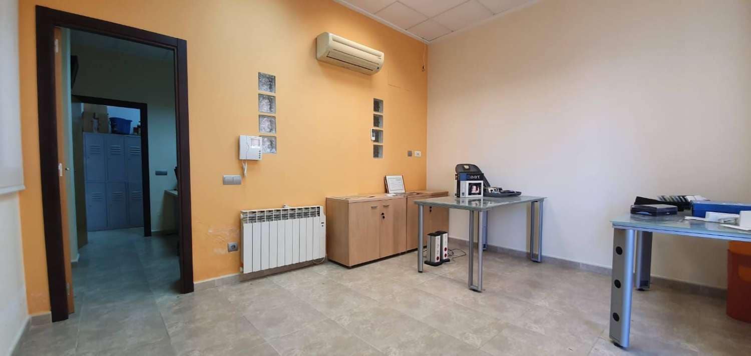 Commerciale in vendita in Villalonga con garage - 74.995 € (Rif: 7921162)