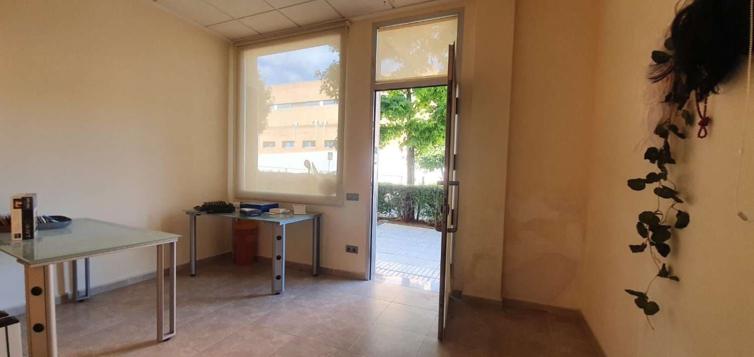 Commerciale in vendita in Villalonga con garage - 74.995 € (Rif: 7921162)