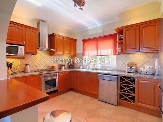 3 soveværelse Villa til salg i Ador med swimmingpool garage - € 449.000 (Ref: 7921183)