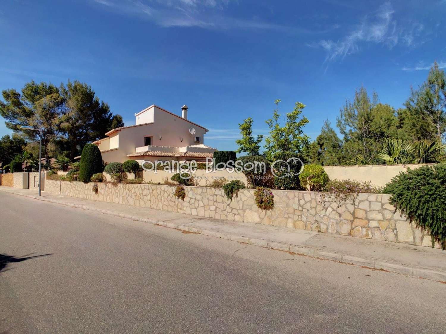 3 soveværelse Villa til salg i Ador med swimmingpool garage - € 449.000 (Ref: 7921183)