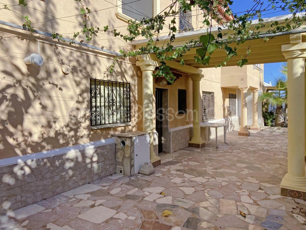 Chalet de 9 habitaciones en Dénia en venta con garaje - 1.290.000 € (Ref: 8053917)