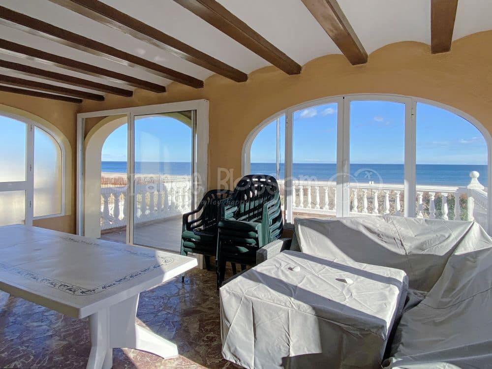 Chalet de 9 habitaciones en Dénia en venta con garaje - 1.290.000 € (Ref: 8053917)