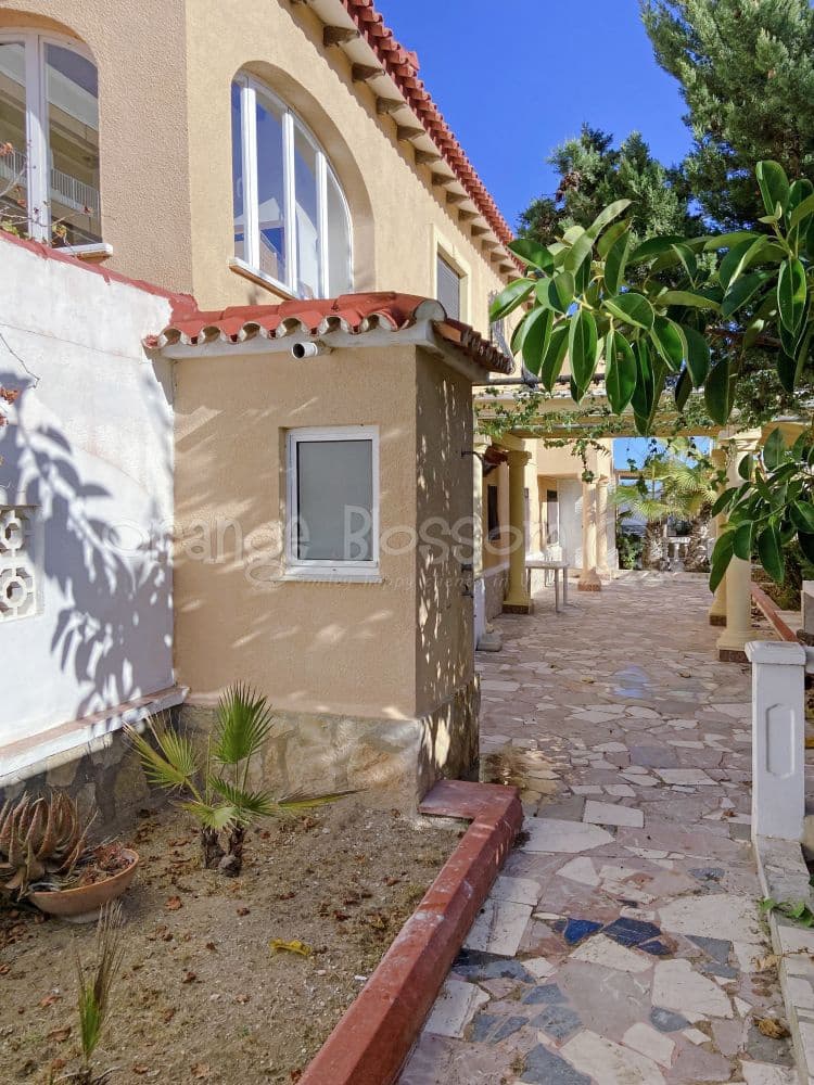 Chalet de 9 habitaciones en Dénia en venta con garaje - 1.290.000 € (Ref: 8053917)