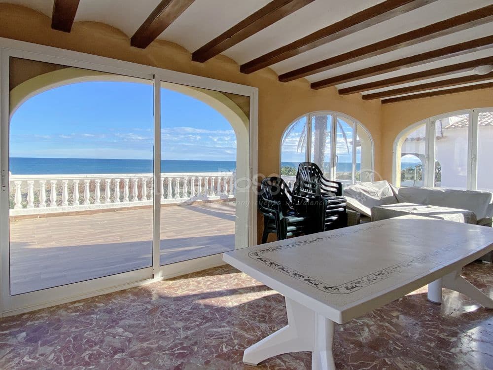 Chalet de 9 habitaciones en Dénia en venta con garaje - 1.290.000 € (Ref: 8053917)