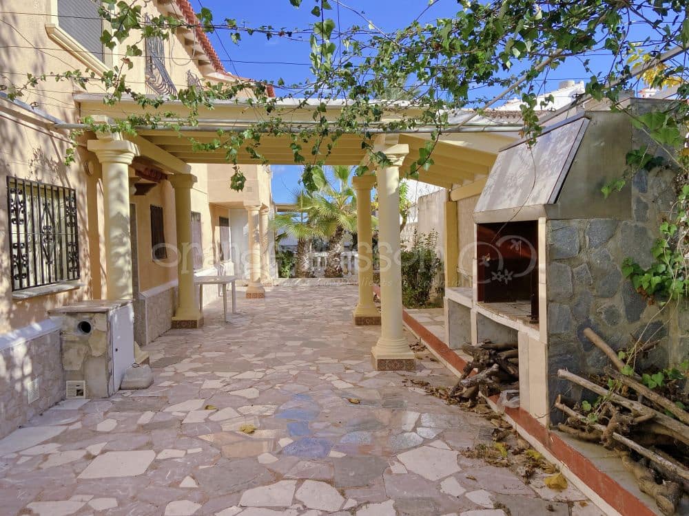 Chalet de 9 habitaciones en Dénia en venta con garaje - 1.290.000 € (Ref: 8053917)