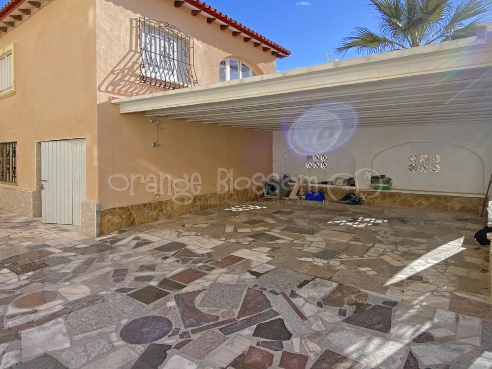 Chalet de 9 habitaciones en Dénia en venta con garaje - 1.290.000 € (Ref: 8053917)