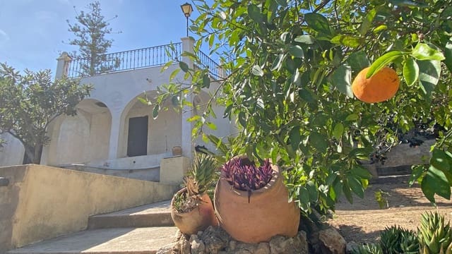 Chalet de 3 habitaciones en Llaurí en venta con piscina - 270.000 € (Ref: 8679526)