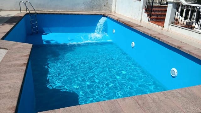 Chalet de 3 habitaciones en Llaurí en venta con piscina - 270.000 € (Ref: 8679526)