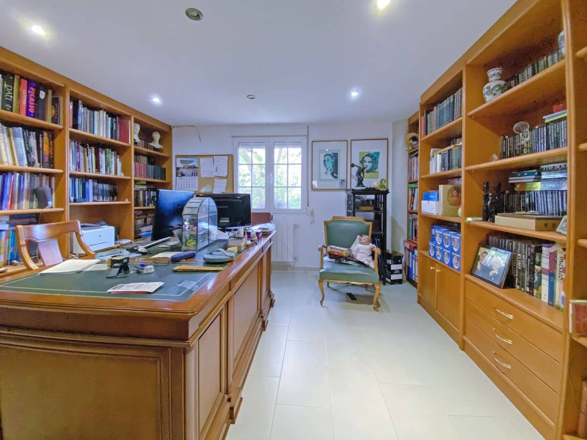 9 soveværelse Villa til salg i Beniganim med swimmingpool - € 899.000 (Ref: 8840628)