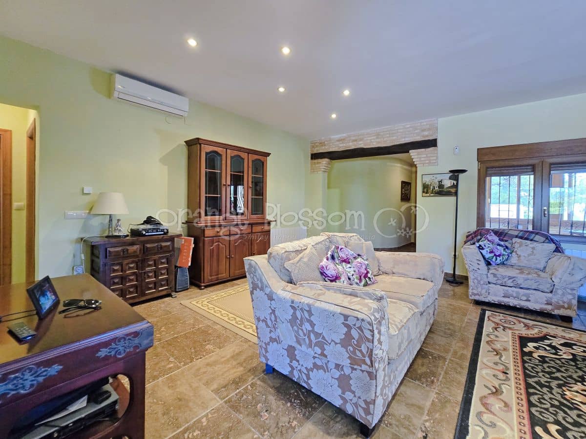 3 soveværelse Villa til salg i Chella med swimmingpool - € 349.950 (Ref: 9050675)