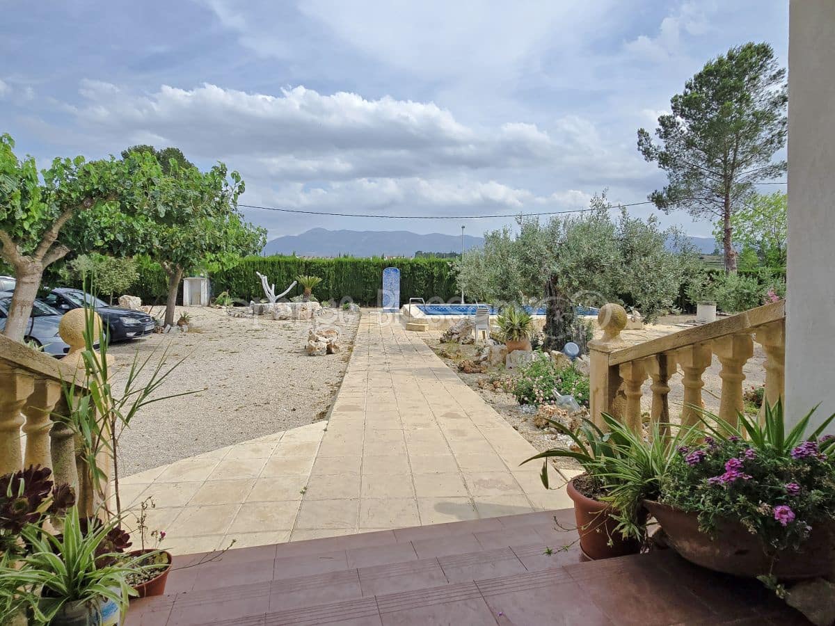 3 soveværelse Villa til salg i Beniganim med swimmingpool - € 235.000 (Ref: 9058801)