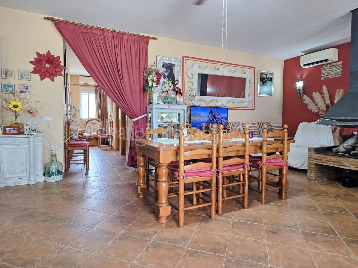 3 soveværelse Villa til salg i Beniganim med swimmingpool - € 235.000 (Ref: 9058801)