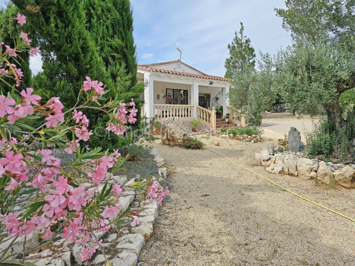 3 soveværelse Villa til salg i Beniganim med swimmingpool - € 235.000 (Ref: 9058801)