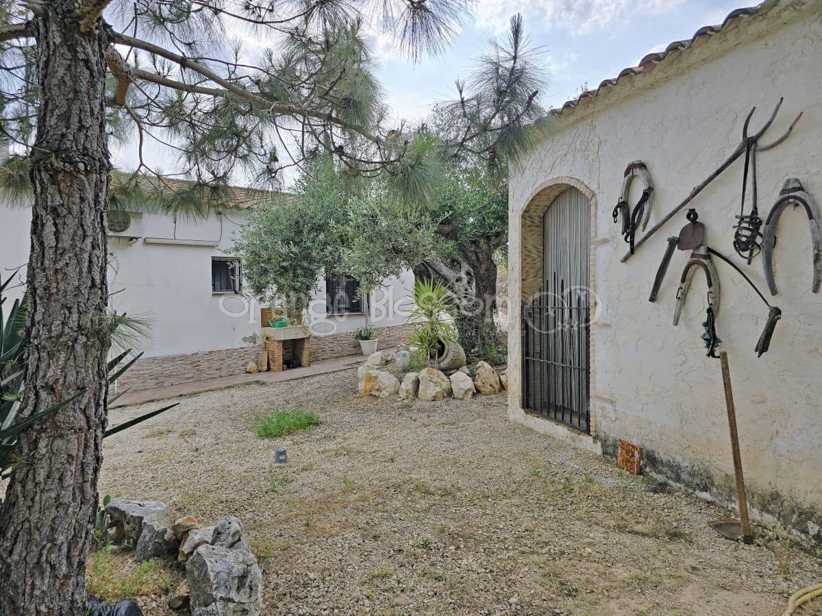 3 soveværelse Villa til salg i Beniganim med swimmingpool - € 235.000 (Ref: 9058801)