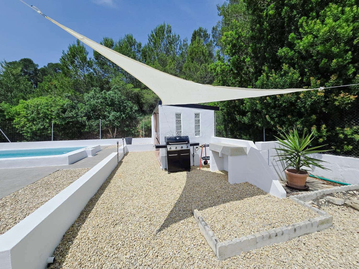 3 bedroom Villa for sale in Beniganim with pool - € 234,950 (Ref: 9084901)