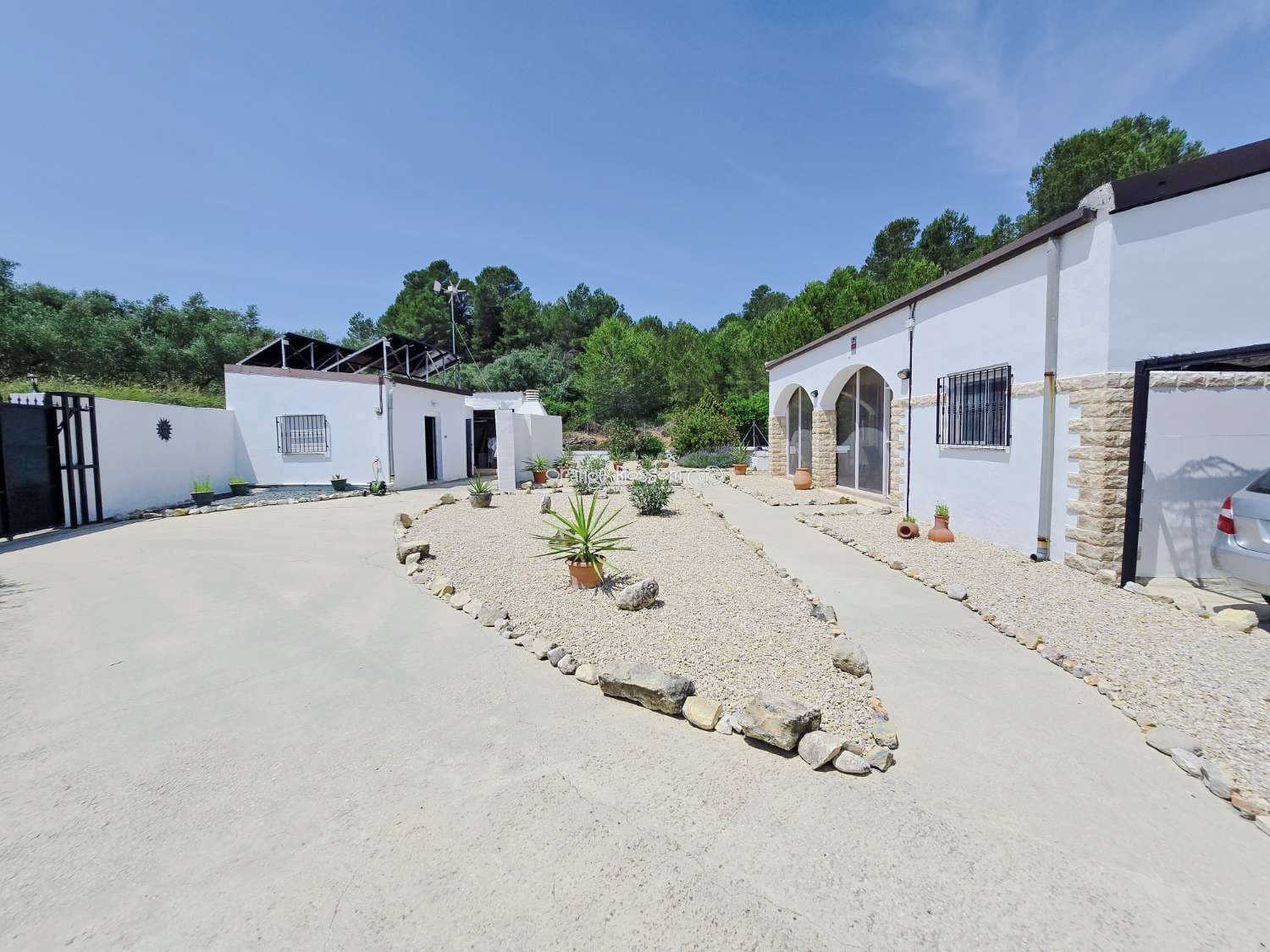 3 bedroom Villa for sale in Beniganim with pool - € 234,950 (Ref: 9084901)