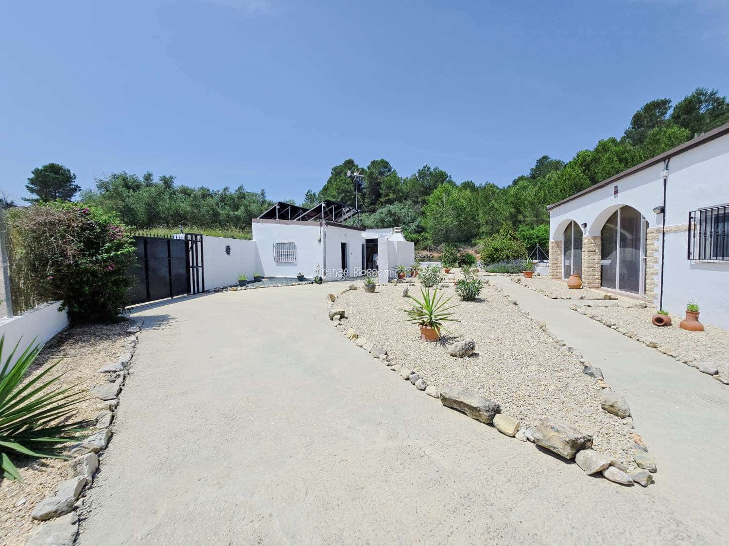 3 bedroom Villa for sale in Beniganim with pool - € 234,950 (Ref: 9084901)