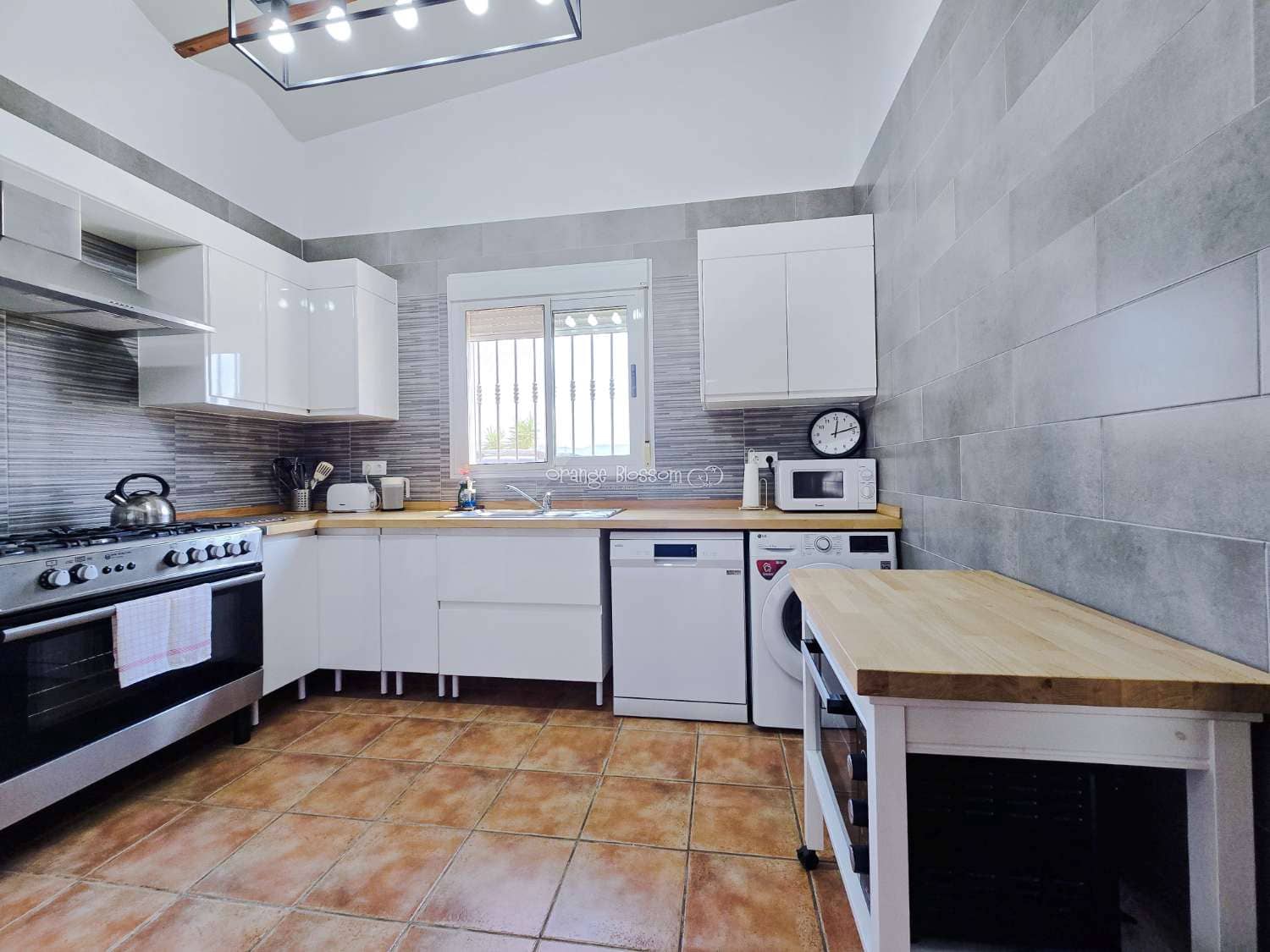 3 bedroom Villa for sale in Beniganim with pool - € 234,950 (Ref: 9084901)