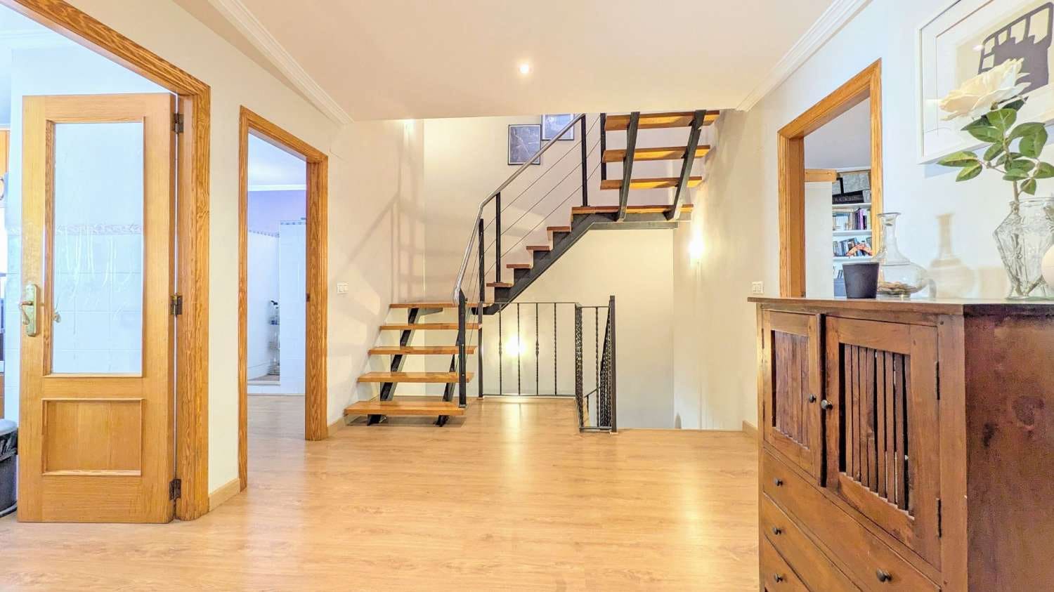 5 slaapkamer Rijtjeshuis te koop in Albaida - € 274.950 (Ref: 9145195)