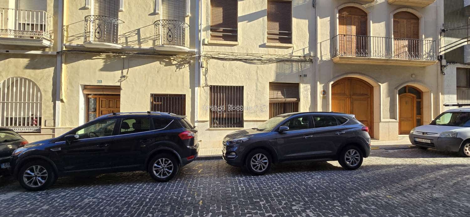 Casa de 4 habitaciones en Oliva en venta - 129.950 € (Ref: 9304865)