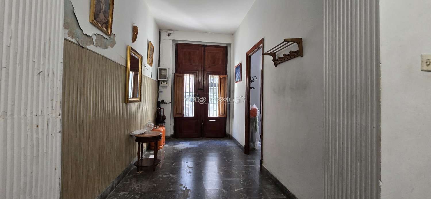 Casa de 4 habitaciones en Oliva en venta - 129.950 € (Ref: 9304865)