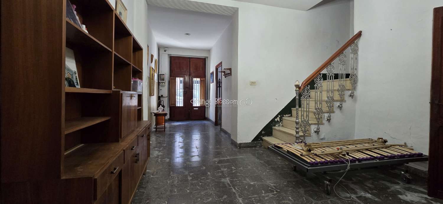 Casa de 4 habitaciones en Oliva en venta - 129.950 € (Ref: 9304865)