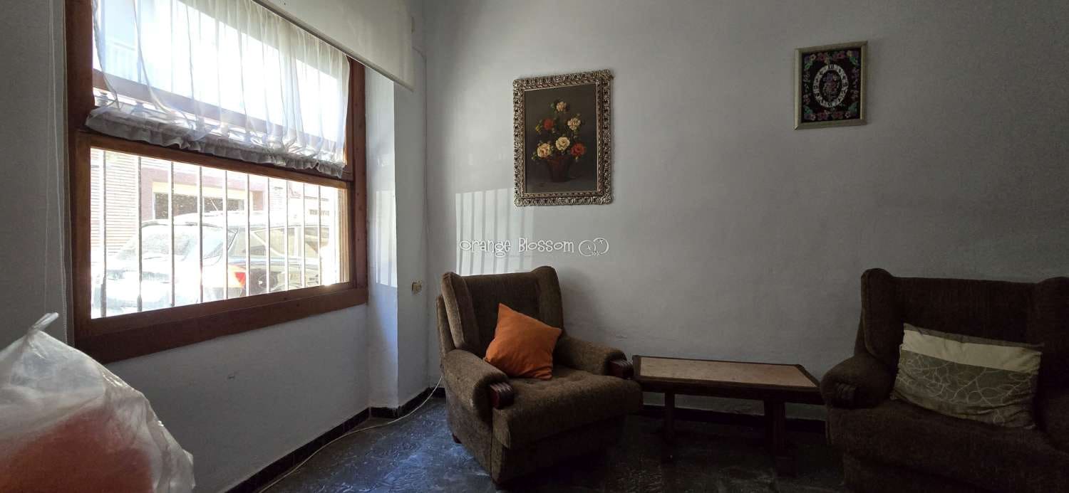 Casa de 4 habitaciones en Oliva en venta - 129.950 € (Ref: 9304865)