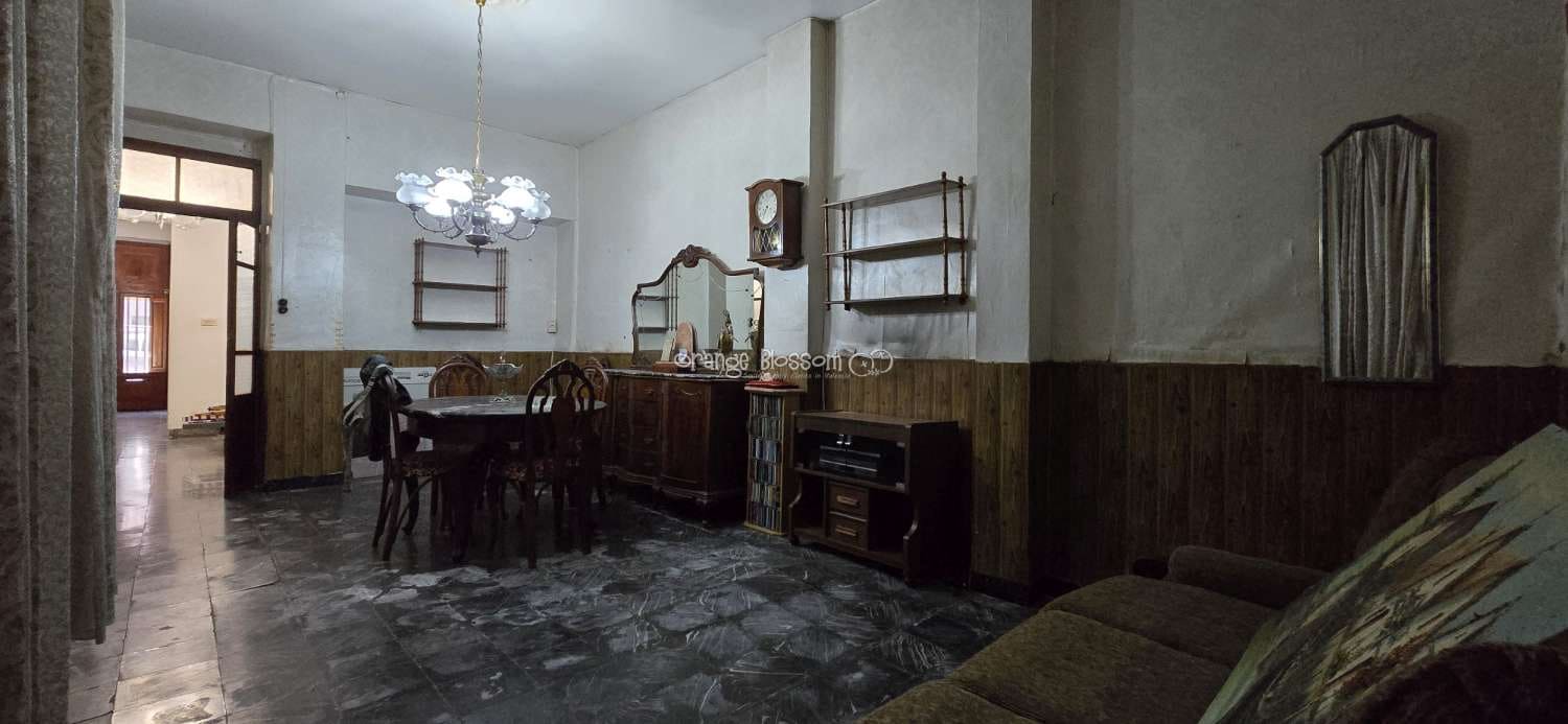 Casa de 4 habitaciones en Oliva en venta - 129.950 € (Ref: 9304865)