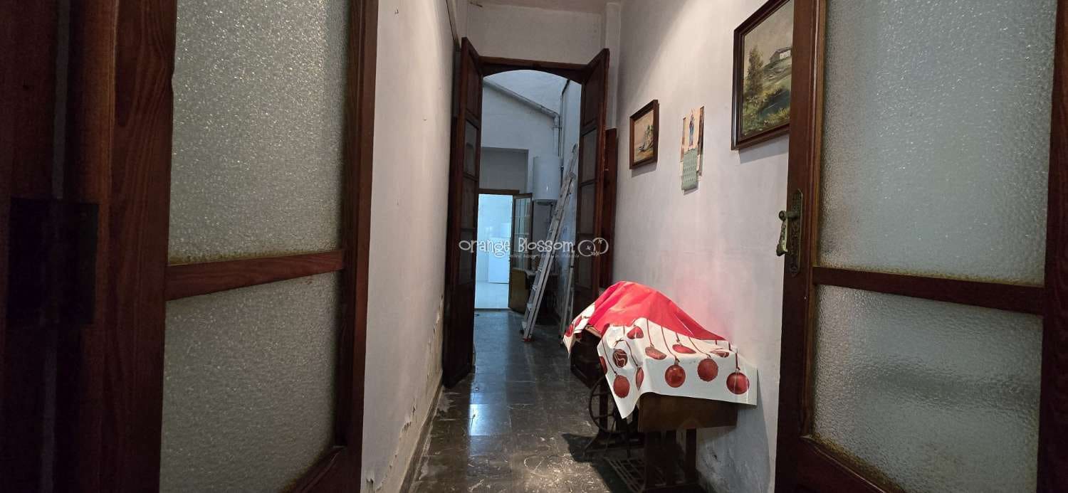 Casa de 4 habitaciones en Oliva en venta - 129.950 € (Ref: 9304865)