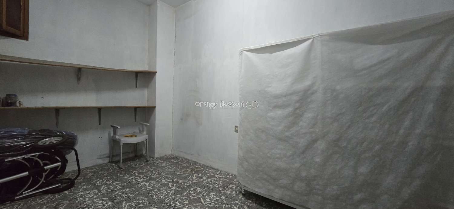 Casa de 4 habitaciones en Oliva en venta - 129.950 € (Ref: 9304865)