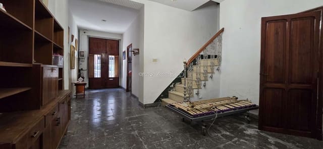 Casa de 4 habitaciones en Oliva en venta - 129.950 € (Ref: 9304865)