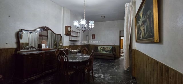 Casa de 4 habitaciones en Oliva en venta - 129.950 € (Ref: 9304865)