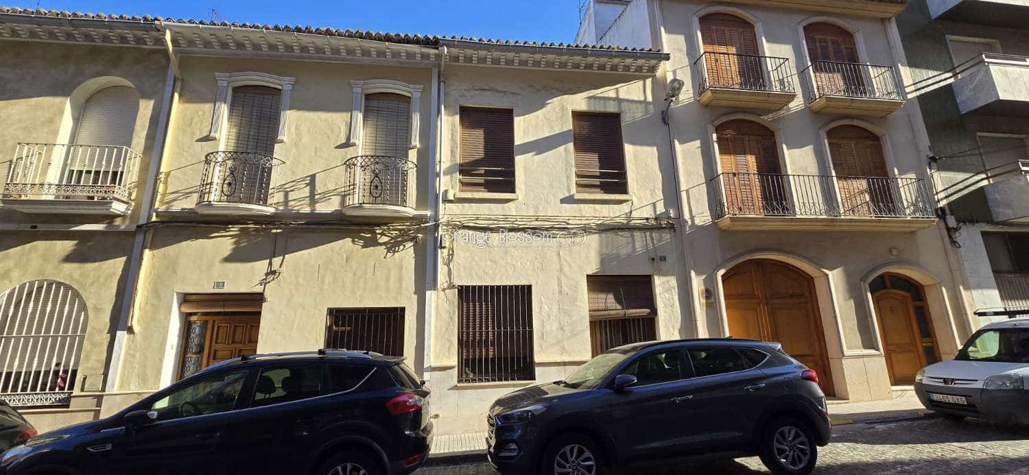 Casa de 4 habitaciones en Oliva en venta - 129.950 € (Ref: 9304865)
