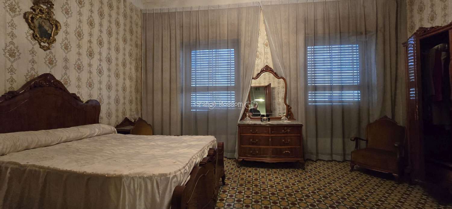 Casa de 4 habitaciones en Oliva en venta - 129.950 € (Ref: 9304865)