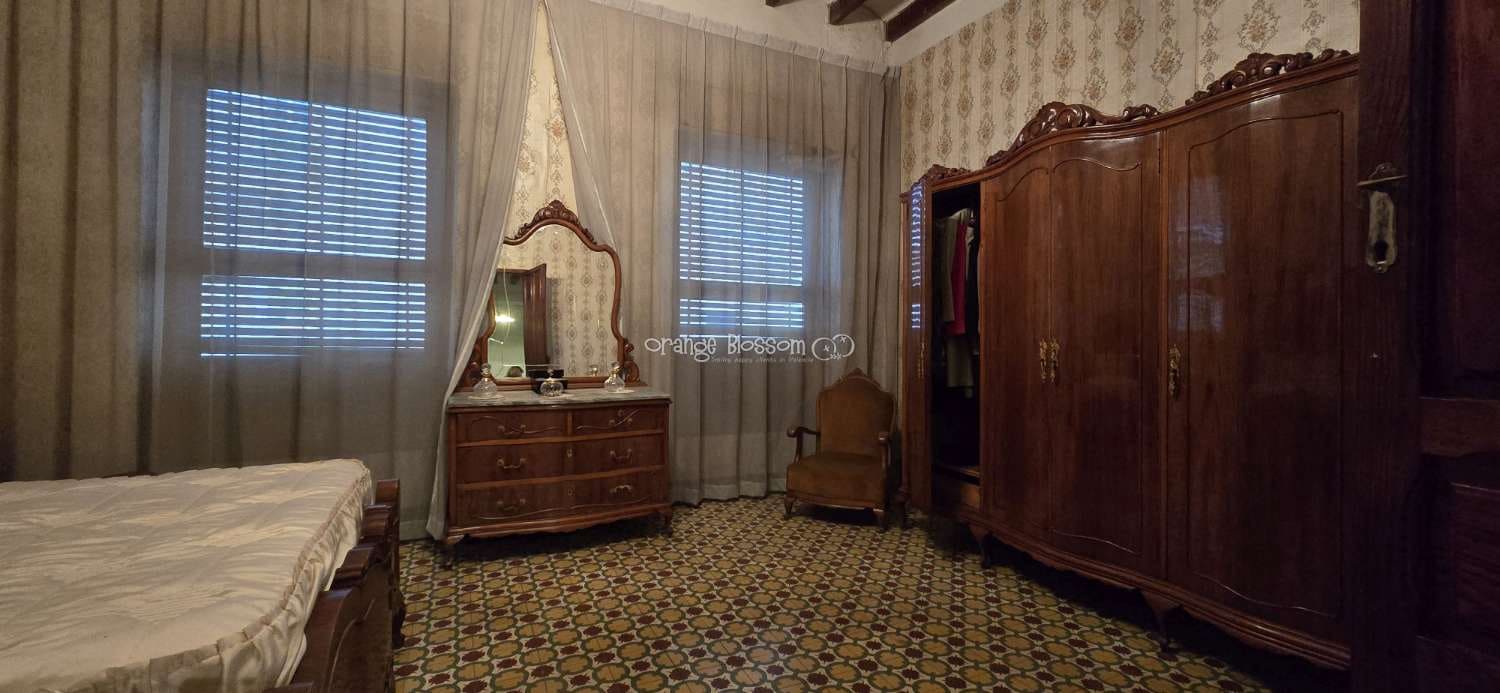 Casa de 4 habitaciones en Oliva en venta - 129.950 € (Ref: 9304865)