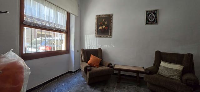 Casa de 4 habitaciones en Oliva en venta - 129.950 € (Ref: 9304865)
